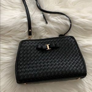 Weaven leather ribbon crossbody bag black